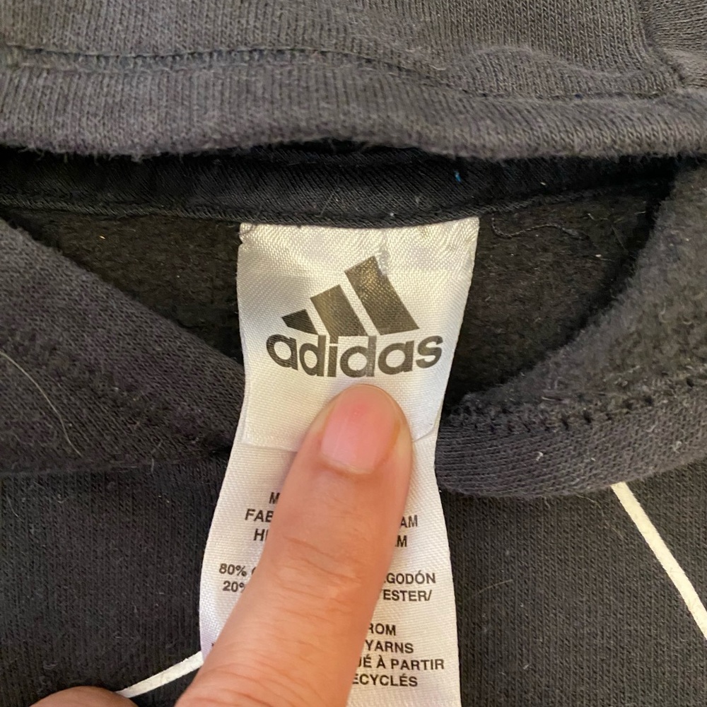 Adidas Hoodie Boys Black white size 7/8 Logo on front with pocket - Picture 9 of 9